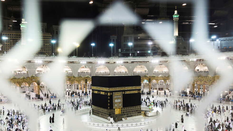 السعودية تسمح بالعمرة للقادمين من الخارج ممن أعمارهم 12 عاما فأكثر