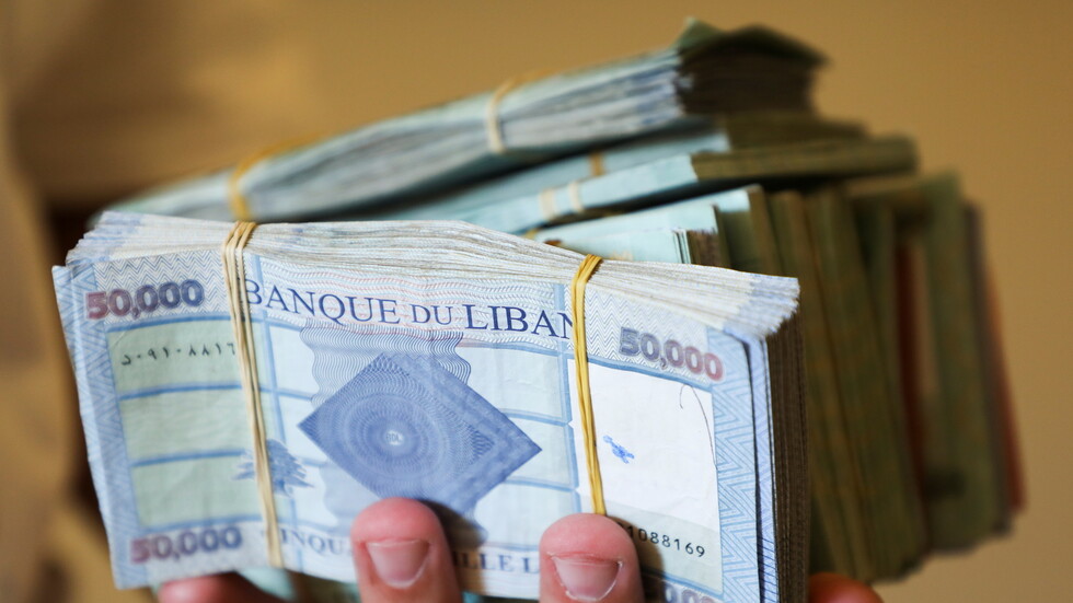 لبنان.. صرف الدولار يلامس عتبة الـ29 ألف ليرة لأول مرة في تاريخ البلاد