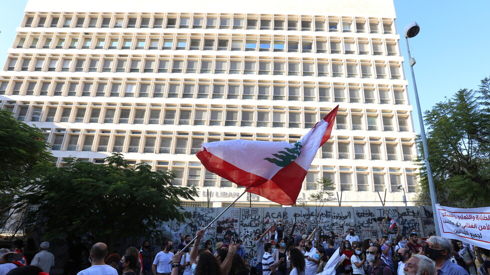 مصرف لبنان يعلن عن تدابير لكبح تدهور سعر صرف الليرة