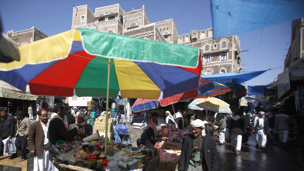 وزير المالية اليمني: الاقتصاد يوشك على الانهيار ونتطلع إلى دعم من السعودية