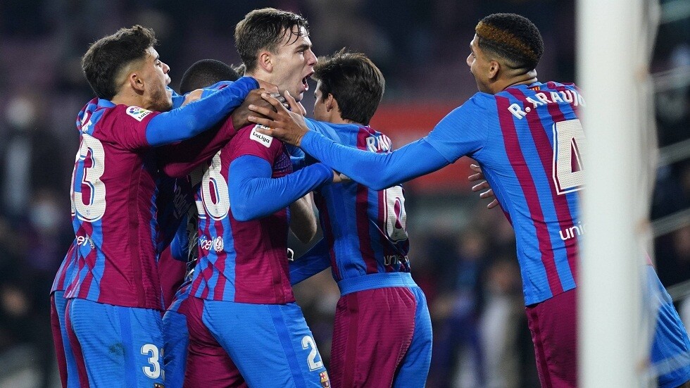 برشلونة يفوز بشق الأنفس على إلتشي في