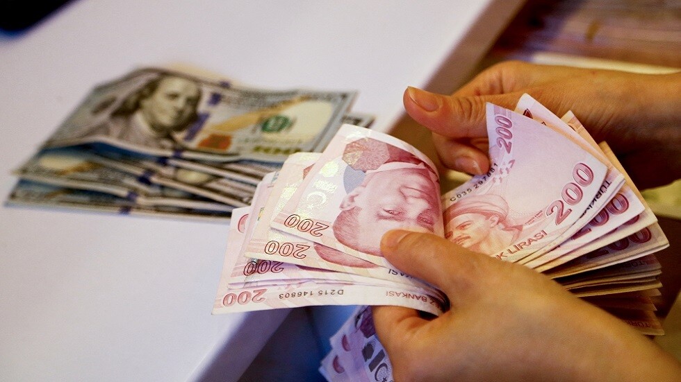 "رويترز": الليرة التركية تهبط لقاع غير مسبوق عند أكثر من 17.5 مقابل الدولار