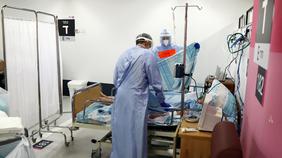 إسرائيل: متحور "أوميكرون" يجتاح البلاد وارتفاع عدد المصابين به إلى 220