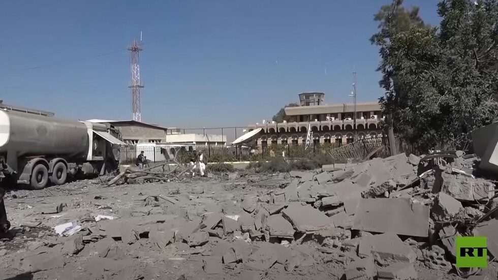 دمار هائل وخروج مطار صنعاء الدولي عن الخدمة بعد استهدافه من قبل التحالف