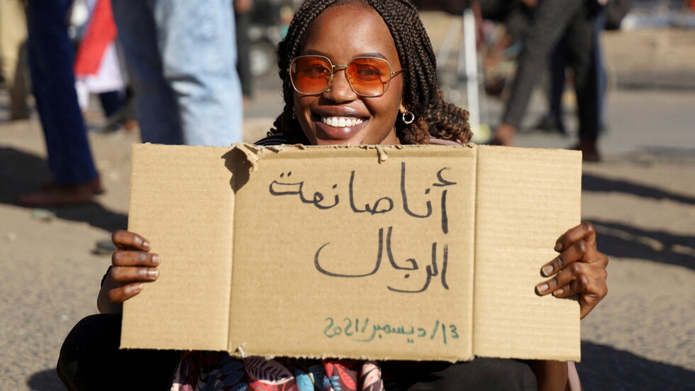 "الاغتصاب لن يوقفنا".. نزول أكثر من ألف سودانية إلى الشارع