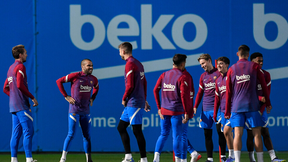 كورونا يضرب فريق برشلونة