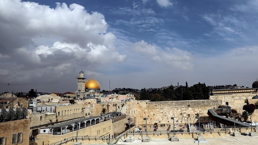 الخارجية الفلسطينية تدعو إلى إعادة فتح القنصلية الأمريكية في القدس "دون مساومة أو مقايضة"