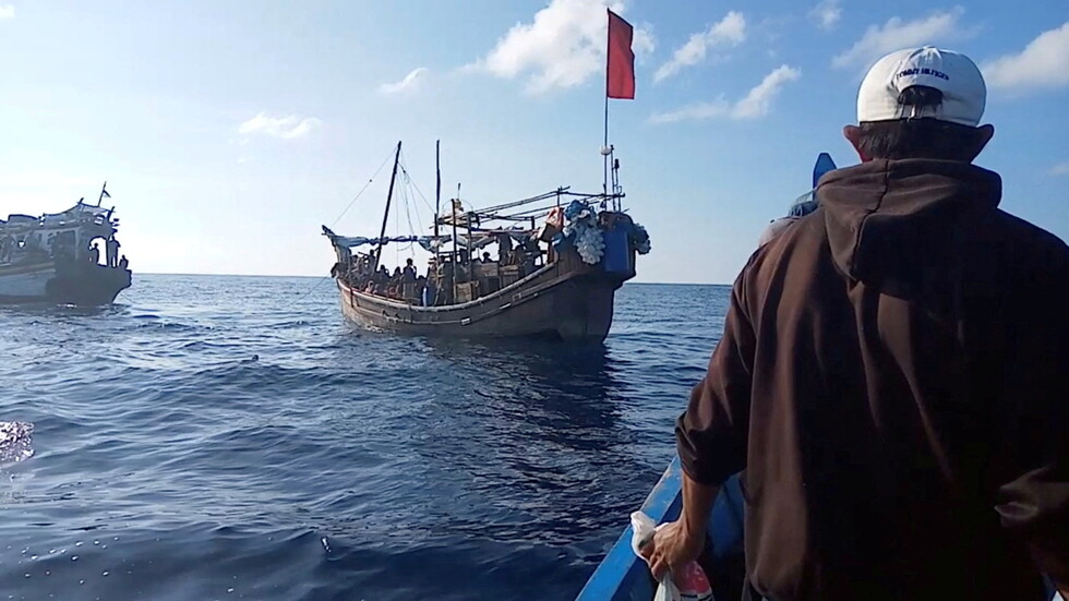 الأمم المتحدة تدعو لإنقاذ لاجئين من الروهينغا على متن قارب قبالة سواحل إندونيسيا