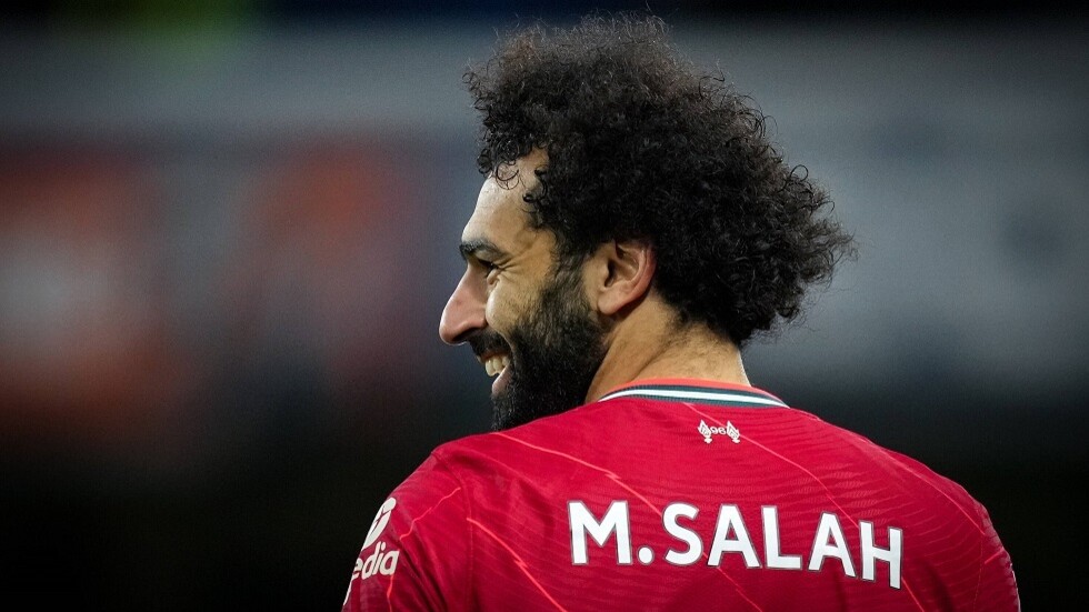 شاهد.. صلاح المبتسم مع تريزيجيه النائم على متن الطائرة للانضمام لمعسكر منتخب 