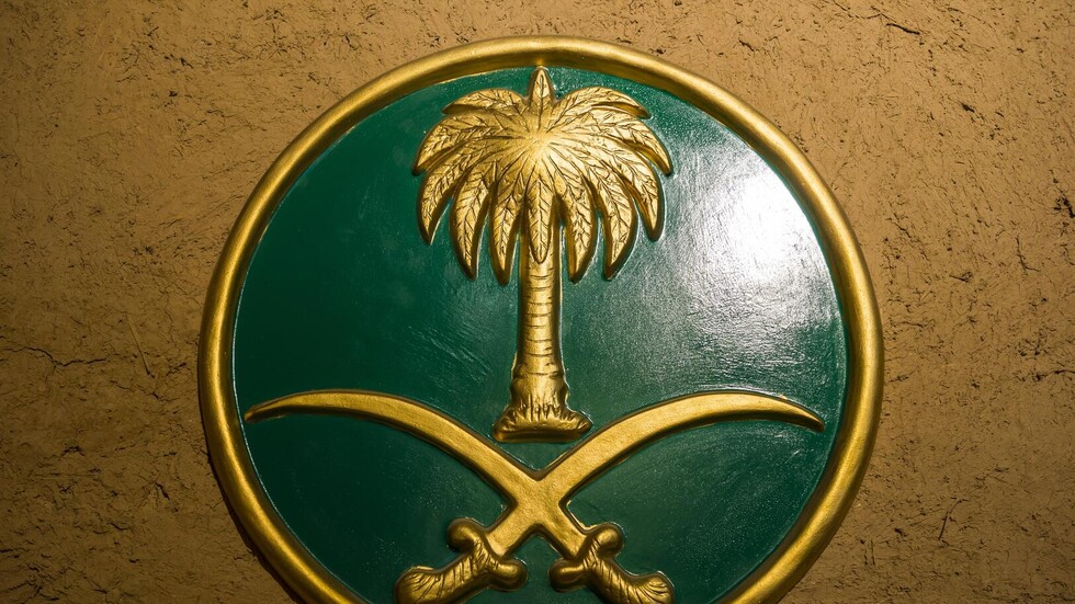 سفير السعودية لدى لبنان يهاجم "حزب الله"