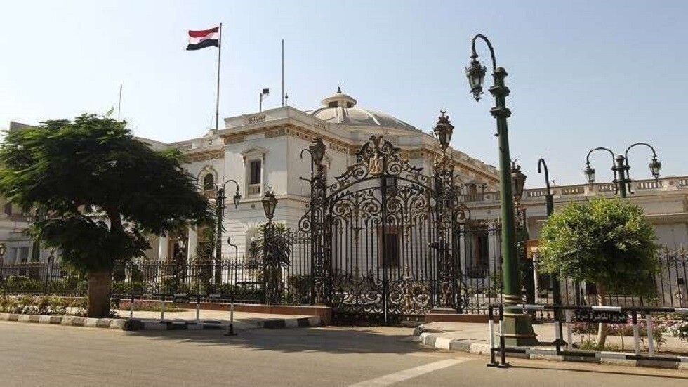 الشيوخ المصري.. نواب يطلبون تقليص عدد إجازات الأمومة ونائب يطلب إجازة أبوة