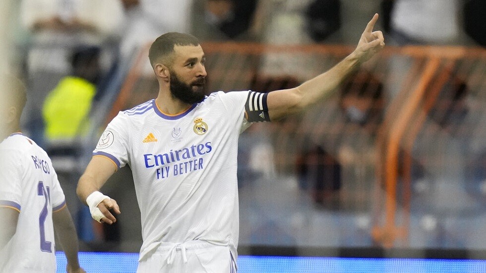 صحيفة "ناسيونال": بنزيما يهدد ريال مدريد بالرحيل