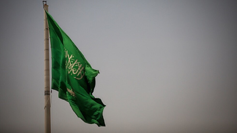 شرطة الرياض تلقي القبض على "مدعي النبوة" ومستشار قانوني سعودي يكشف عن العقوبات التي يواجهها