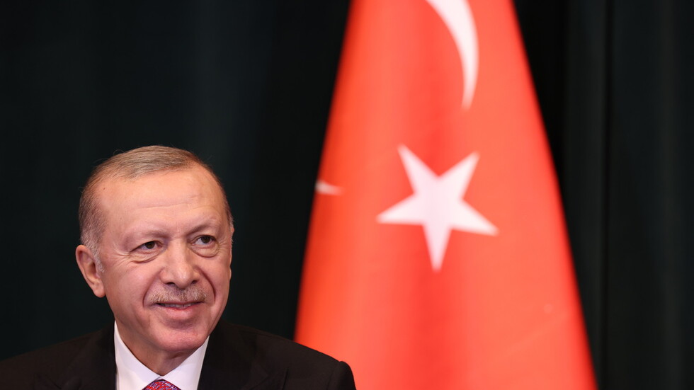 صحيفة: أنباء عن قرار من أردوغان بإقالة أربعة وزراء آخرين بينهم تشاووش أوغلو