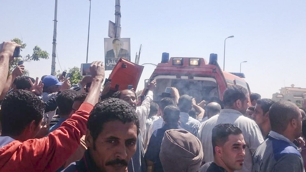 مصر.. إصابة 12 شخصا بحريق في محيط مسجد الإمام الحسين بالقاهرة