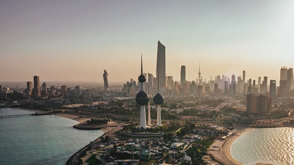 الكويت.. محكمة الوزراء ترفع منع السفر عن الشيخ جابر المبارك في قضية 