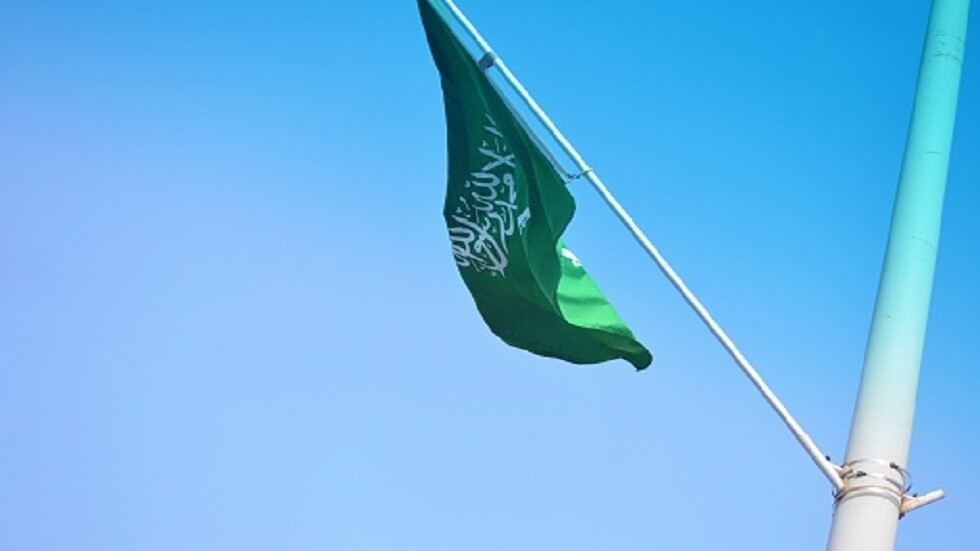 بعد خفض حكم بالإعدام صدر بحقه.. السعودية تفرج عن شاب بعد 10 سنوات أمضاها في السجن (صور + فيديو)