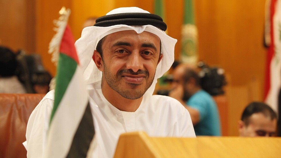 وزير الخارجية الإماراتي يعرب لنظيره الإيراني عن تنديده بهجمات الحوثيين