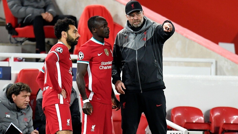 مدرب ليفربول يعلن عن "هدية" خاصة للفائز بكأس إفريقيا بين صلاح وماني