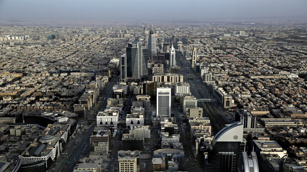 السعودية ترصد انخفاضا مستمرا للإصابات الجديدة بكورونا