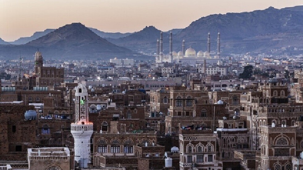مراسلنا: غارة جوية على مطار صنعاء