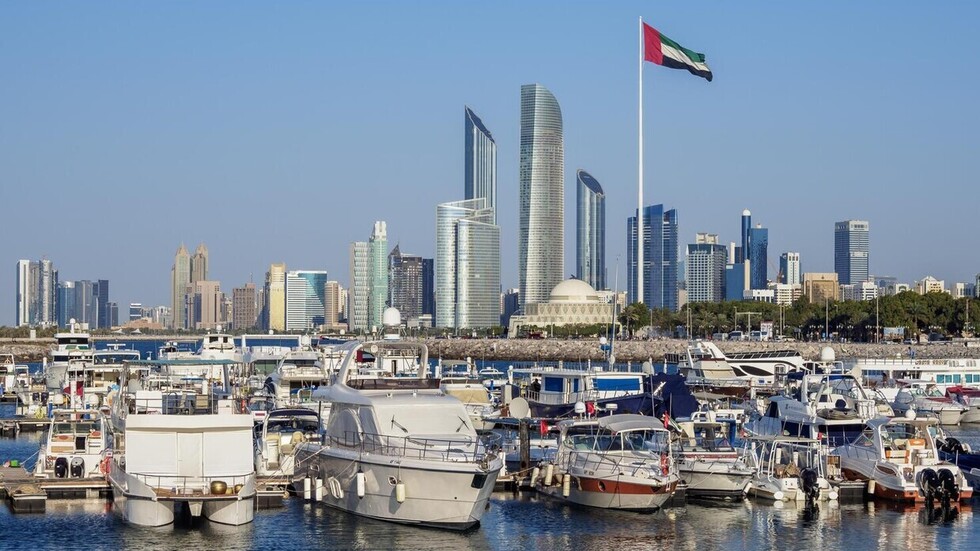الإمارات تسجل 1991 إصابة و4 وفيات جديدة بكورونا