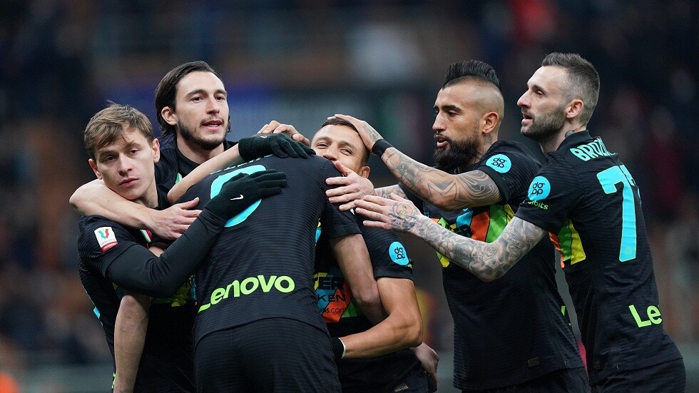 إنتر ميلان يتأهل إلى نصف نهائي كأس إيطاليا بثنائية في شباك روما (فيديو)