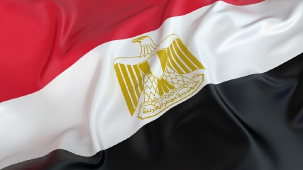 مصر.. شاب يبتز فتاتين بصور مفبركة