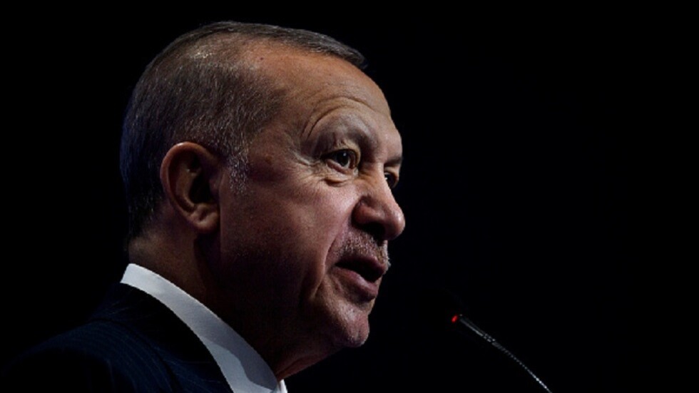 "فايننشال تايمز": أردوغان قد يعلن الإسلام الدين الرسمي في تركيا العلمانية