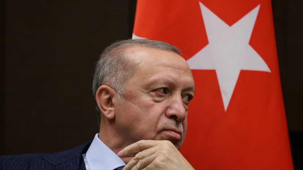 أردوغان يتوجه برفقة 8 وزراء إلى الإمارات