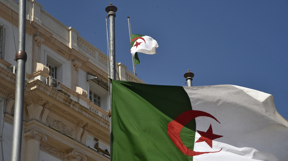 الجزائر.. السجن 20 سنة غيابيا بحق الوزير السابق شكيب خليل
