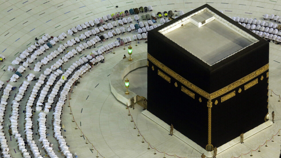 السعودية توضح من أين يحرم "ضيوف الرحمن" لأداء الحج والعمرة