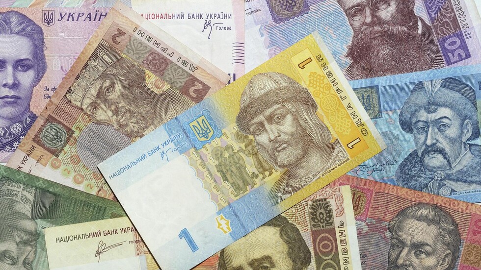 خبير: أوكرانيا تتحمل خسائر فادحة بسبب "الهستيريا" العسكرية