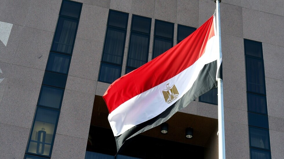 مصر ترحل 4 أجانب كشفت إصابتهم بكورونا في مطار القاهرة
