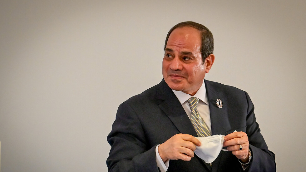 المتحدث باسم الرئاسة المصرية: السيسي يبحث في الكويت ملفات أمنية واقتصادية