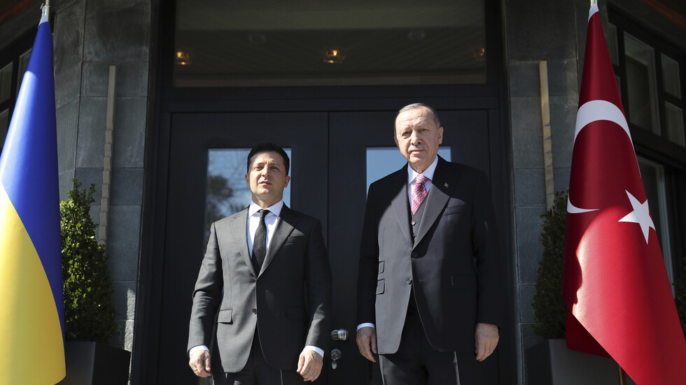 أردوغان يؤكد لزيلينسكي رفضه اعتراف بوتين باستقلال دونيتسك ولوغانسك