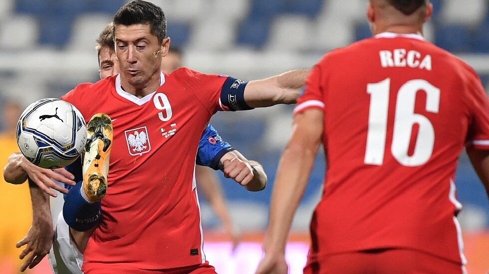 وزير الرياضة البولندي يطالب بنقل مباراة منتخب بلاده أمام روسيا المقررة في موسكو إلى "أرض محايدة"