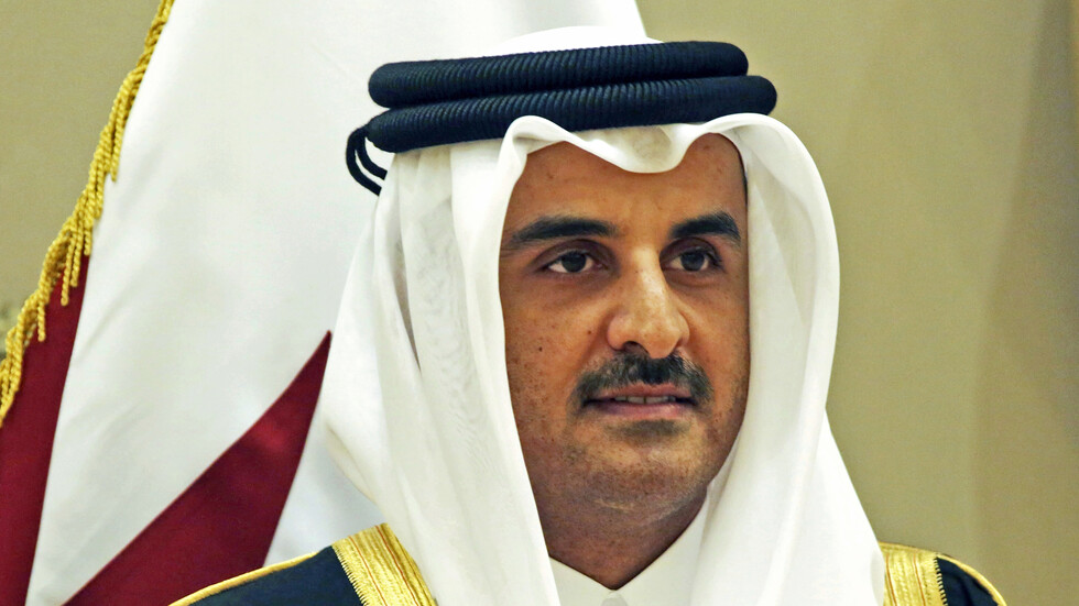 زيلينسكي يجري اتصالا مع أمير قطر على خلفية العملية العسكرية الروسية