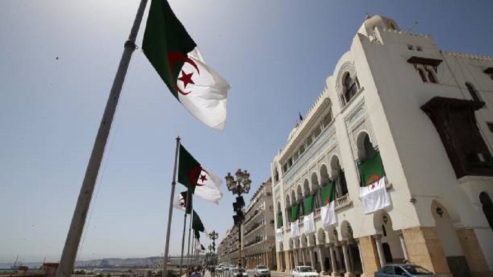 الجزائر تدعو رعاياها في أوكرانيا إلى توخي الحيطة والحذر