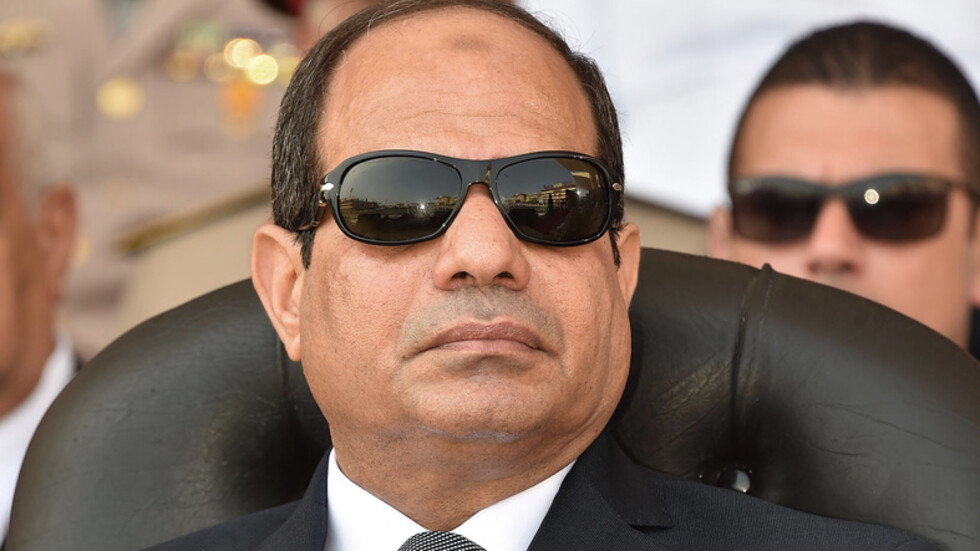 السيسي يكشف سبب هجرة الأطباء من مصر.. ويتحدث عن وزير "خد على دماغه لما مات"