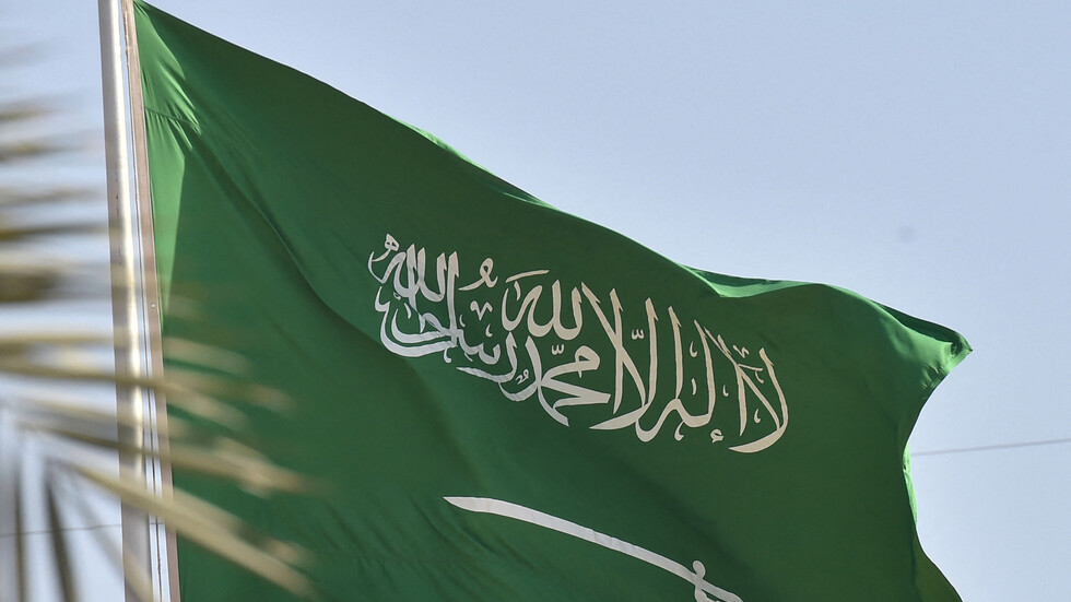 عاصفة ترابية تضرب شمال مدينة الرياض (صور)