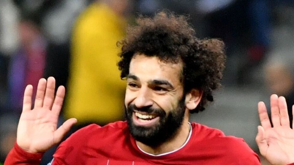 محمد صلاح يستعرض عضلات جسده بعد فوز فريقه على وست هام (صورة)