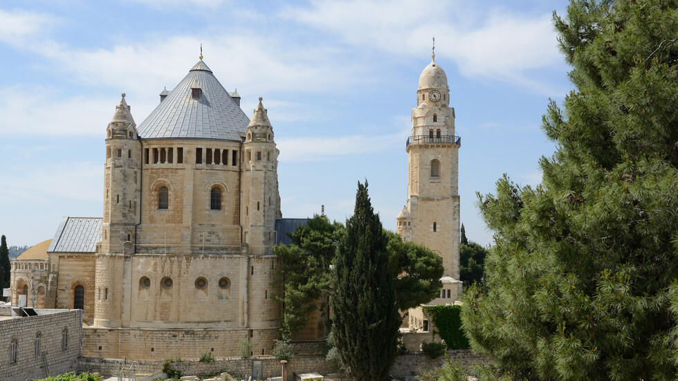 مستوطنان إسرائيليان يسرقان ويخربان في كنيسة "رقاد السيدة العذراء" في القدس