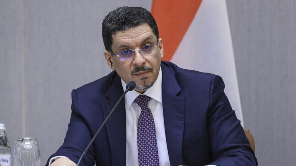 الخارجية اليمنية تدين استهداف الحوثيين مصفاة للنفط في الرياض