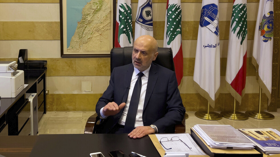 وزير الداخلية اللبناني يعلق على تصنيف وزراء الداخلية العرب للحوثيين بـ"الإرهابيين" ويطرح تساؤلا