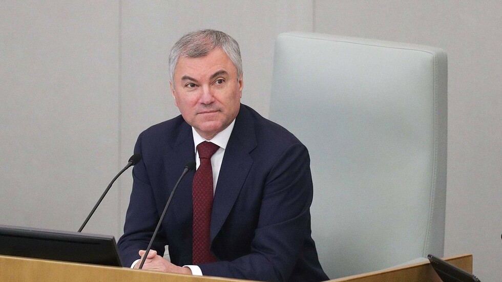 فولودين: تصريحات بايدن عن بوتين ناجمة عن هستيريا العاجزين ومن الأجدى أن يخضع لفحص طبي