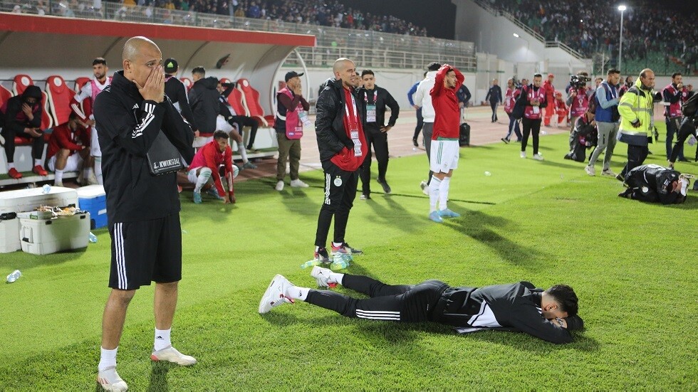 صحفي ألماني يفجر مفاجأة مدوية.. خطأ تقني يحرم منتخب الجزائر من التأهل لكأس العالم