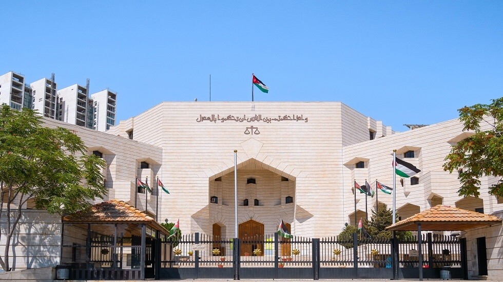 الأردن.. حبس موظف 5 سنوات حاول الاحتيال على أجنبية بنحو مليون دولار
