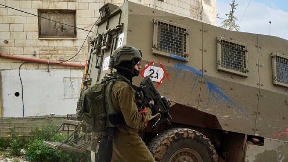 وسائل إعلام فلسطينية: أنباء عن حدث أمني على حاجز طورا جنوب غربي جنين