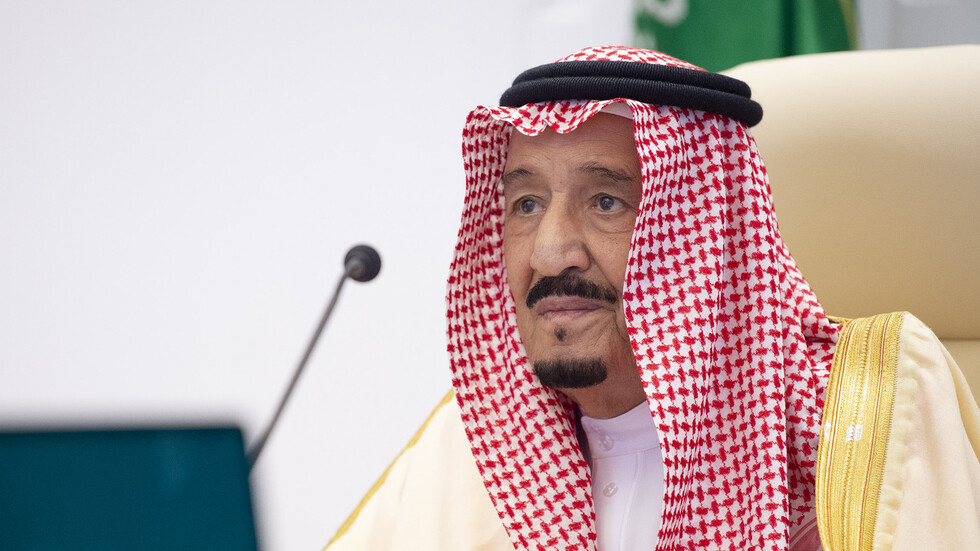 الملك سلمان تناول السحور مع أمراء ووزراء ومشايخ وجمع من المواطنين (فيديو+صور)